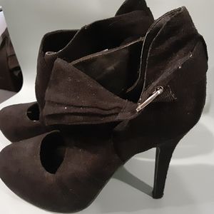 Liliana black suede classic pumps size 8